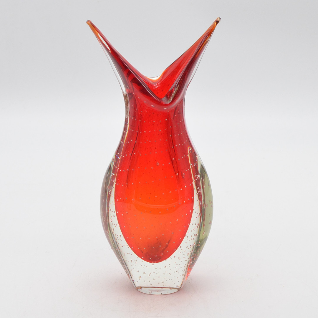 ARCHIMEDE SEGUSO. MURANO GLAS VASE, SOMMERSO UND BULLICANTE, ROT-TRANSPARENT, ITALIEN, UM 1950.