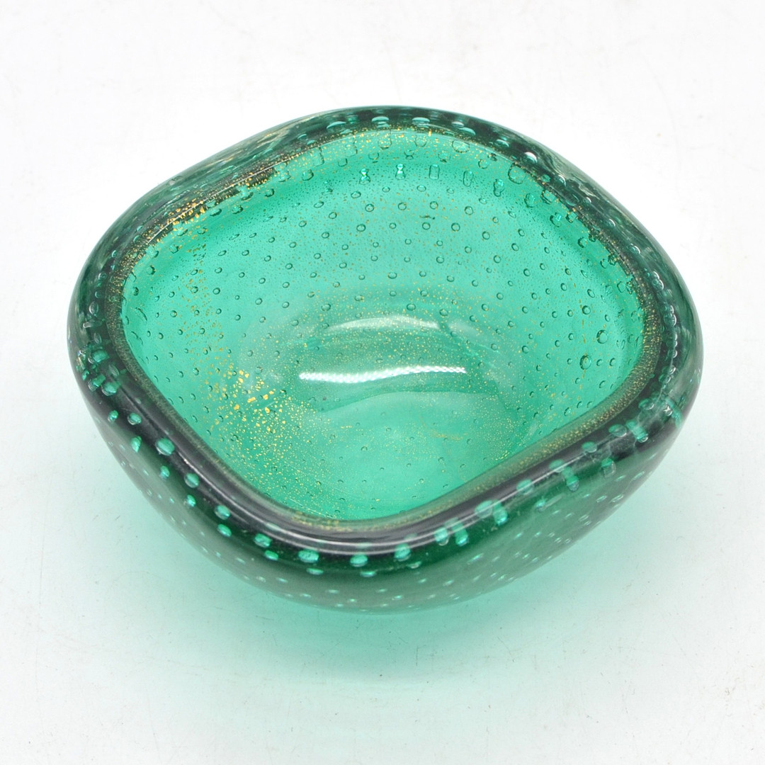 MURANO GLAS SCHALE, MEHRFACHES STUDIOGLAS, GOLDPARTIKEL, BULLICANTE UND SOMMERSO, ITALIEN, UM 1950.