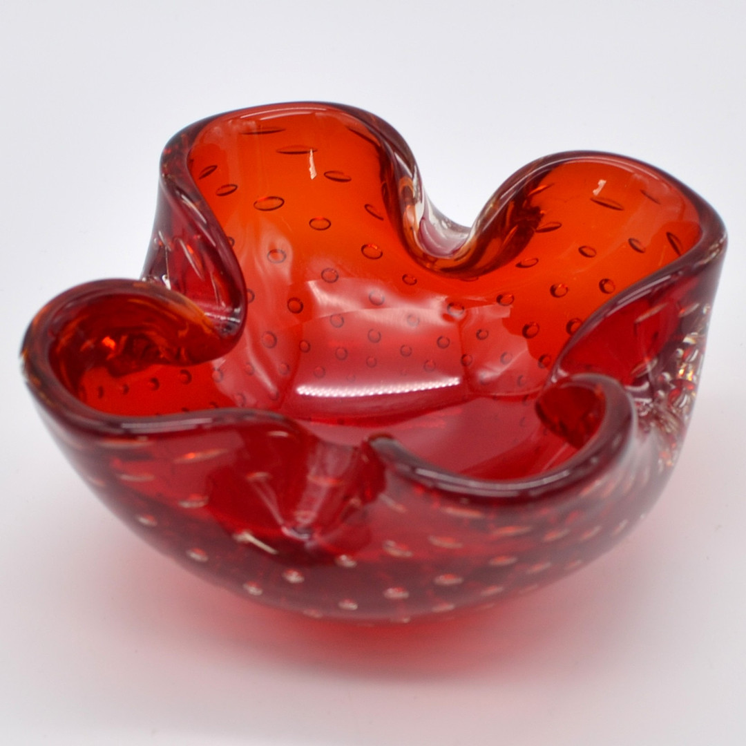 MURANO GLAS SCHALE, STUDIOGLAS, SOMMERSO UND BULLICANTE, ITALIEN, UM 1950.