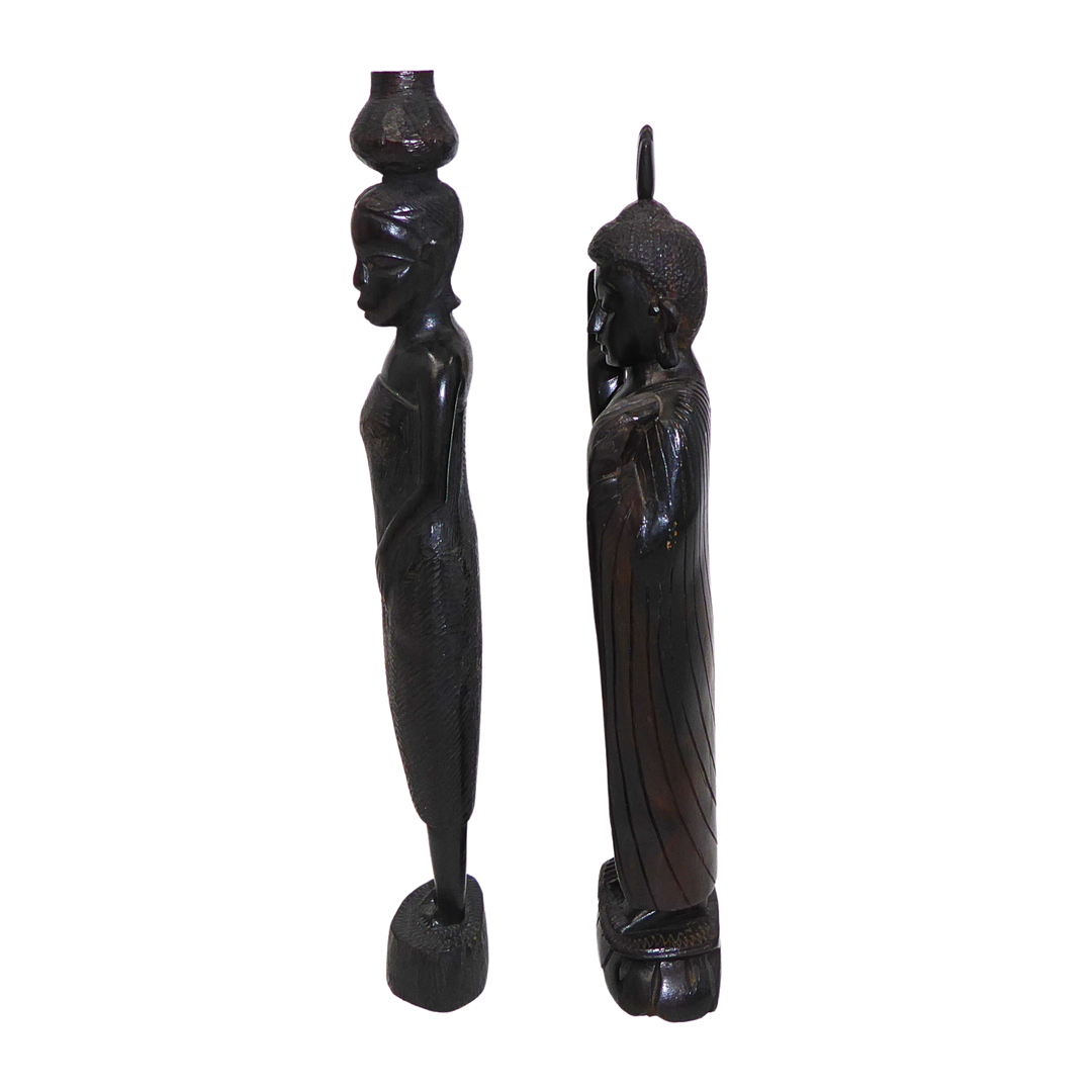ZWEI HOLZSKULPTUREN, BUDDHA UND WASSERTRÄGERIN.