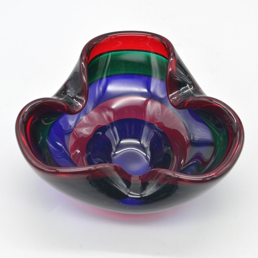 FULVIO BIANCONI. FÜR MAZZEGA, MURANO DESIGNERSCHALE, STUDIOGLAS, TRICOLOR, ITALIEN, UM 1960ER JAHRE.