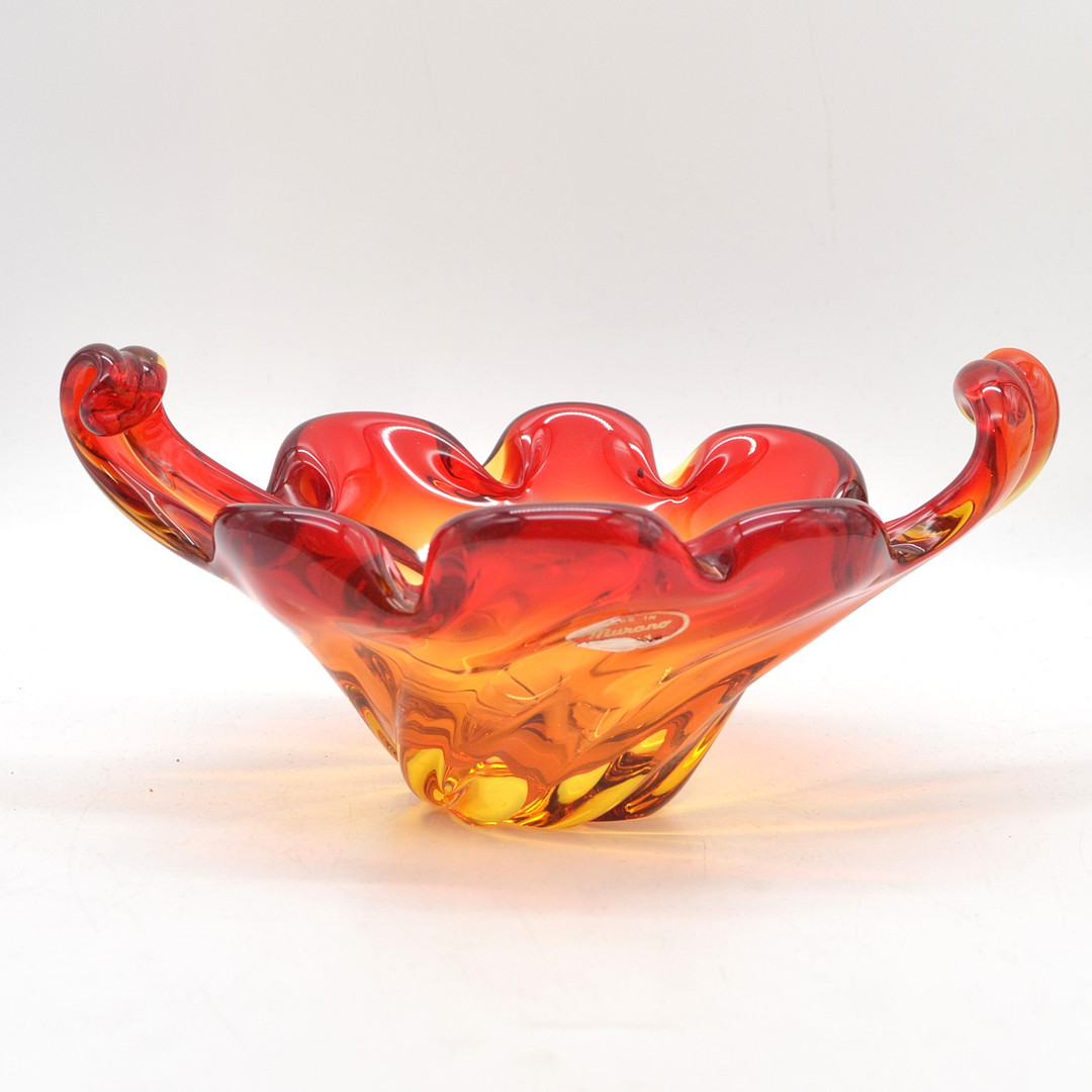ARCHMIEDE SEGUSO. MURANO GLAS SCHALE, MEHRFACHES STUDIOGLAS, FREIE FORM, ITALIEN, UM 1950, MIT STUDIOETIKETT.