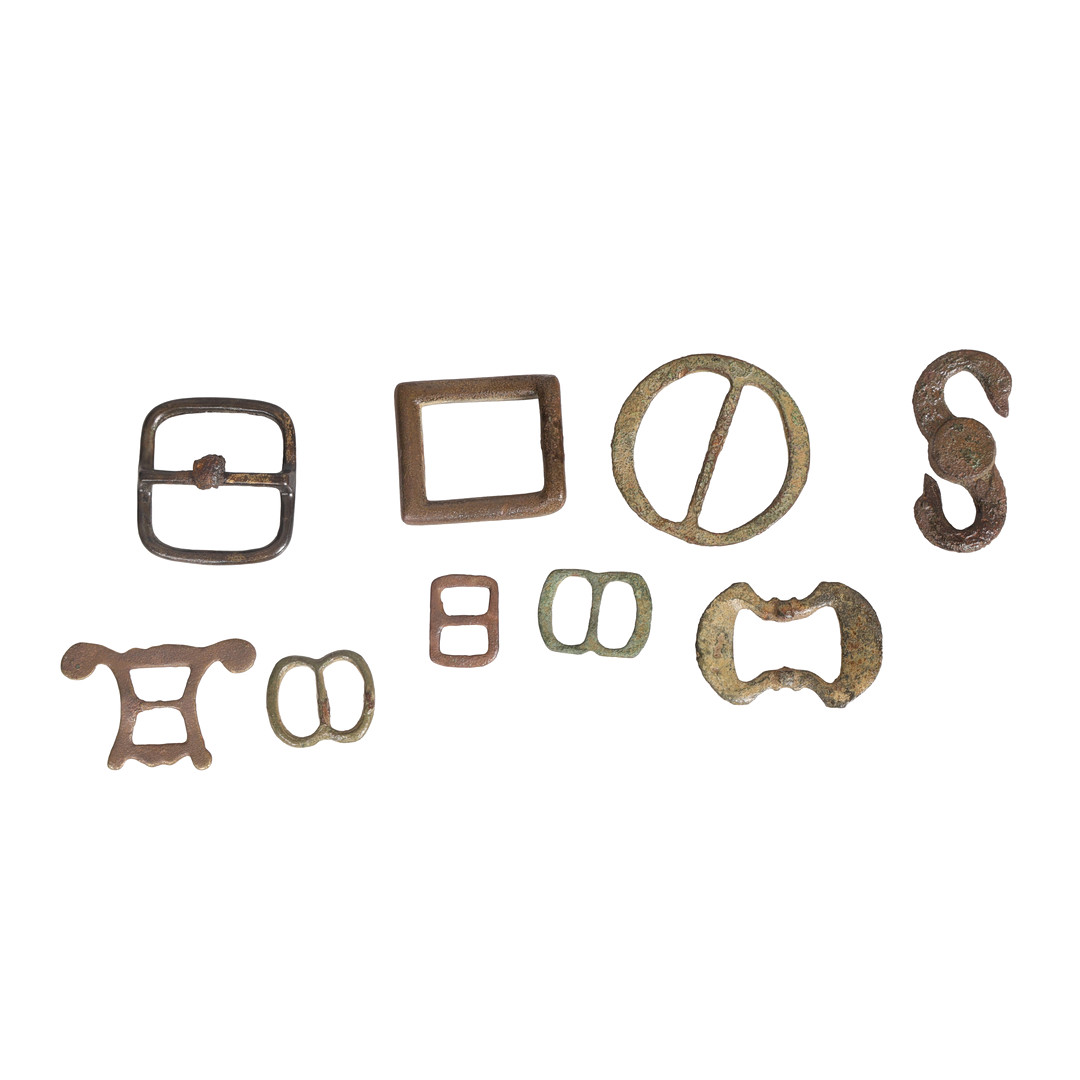 ARTEFACTS; A MEDIEVAL DOUBLE HEADED SNAKE BUCKLE TOGETHER WITH OTHERS (9).