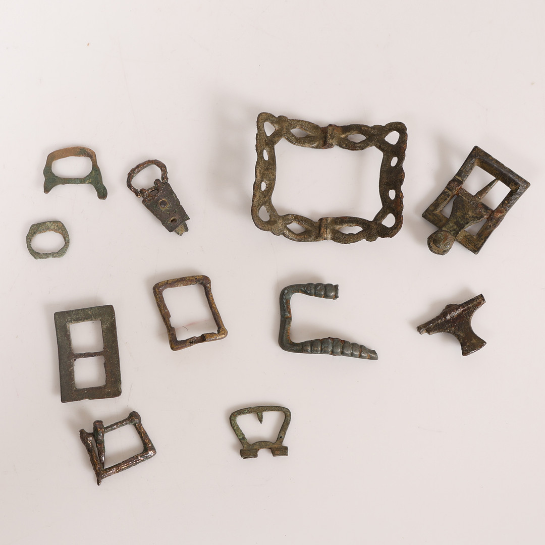 ARTEFACTS; A COLLECTION OF MEDIEVAL & LATER BUCKLES (11).