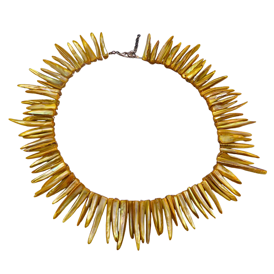 KETTE MIT PERLMUTTSPITZEN.