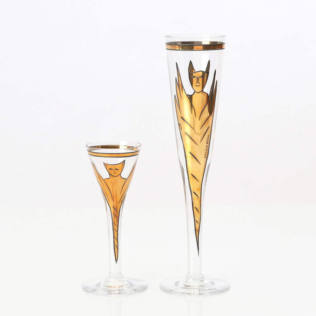 ULRICA HYDMAN-VALLIEN. CHAMPAGNEGLAS OCH SNAPSGLAS. Kosta Boda. Signerade.