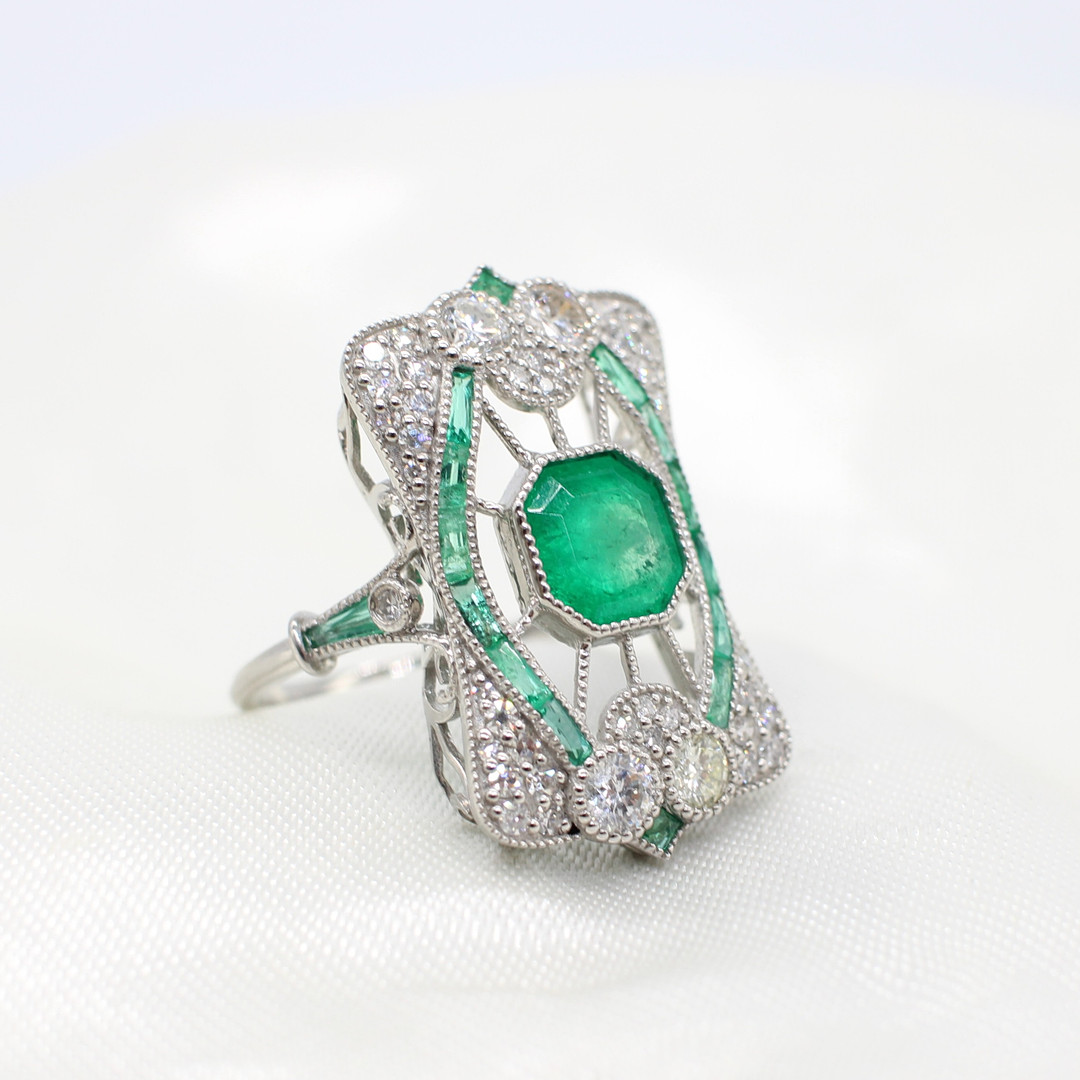 PLATINUM & EMERALD PANEL RING.