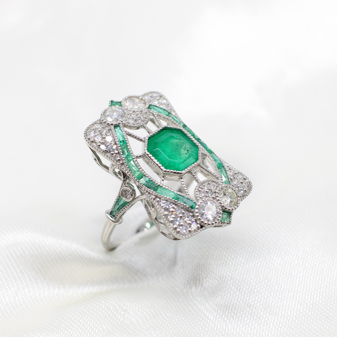 PLATINUM & EMERALD PANEL RING.
