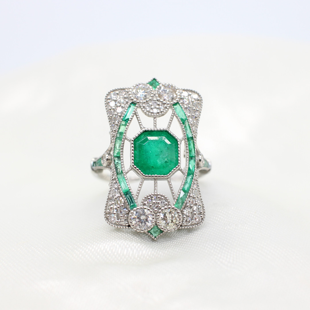 PLATINUM & EMERALD PANEL RING.