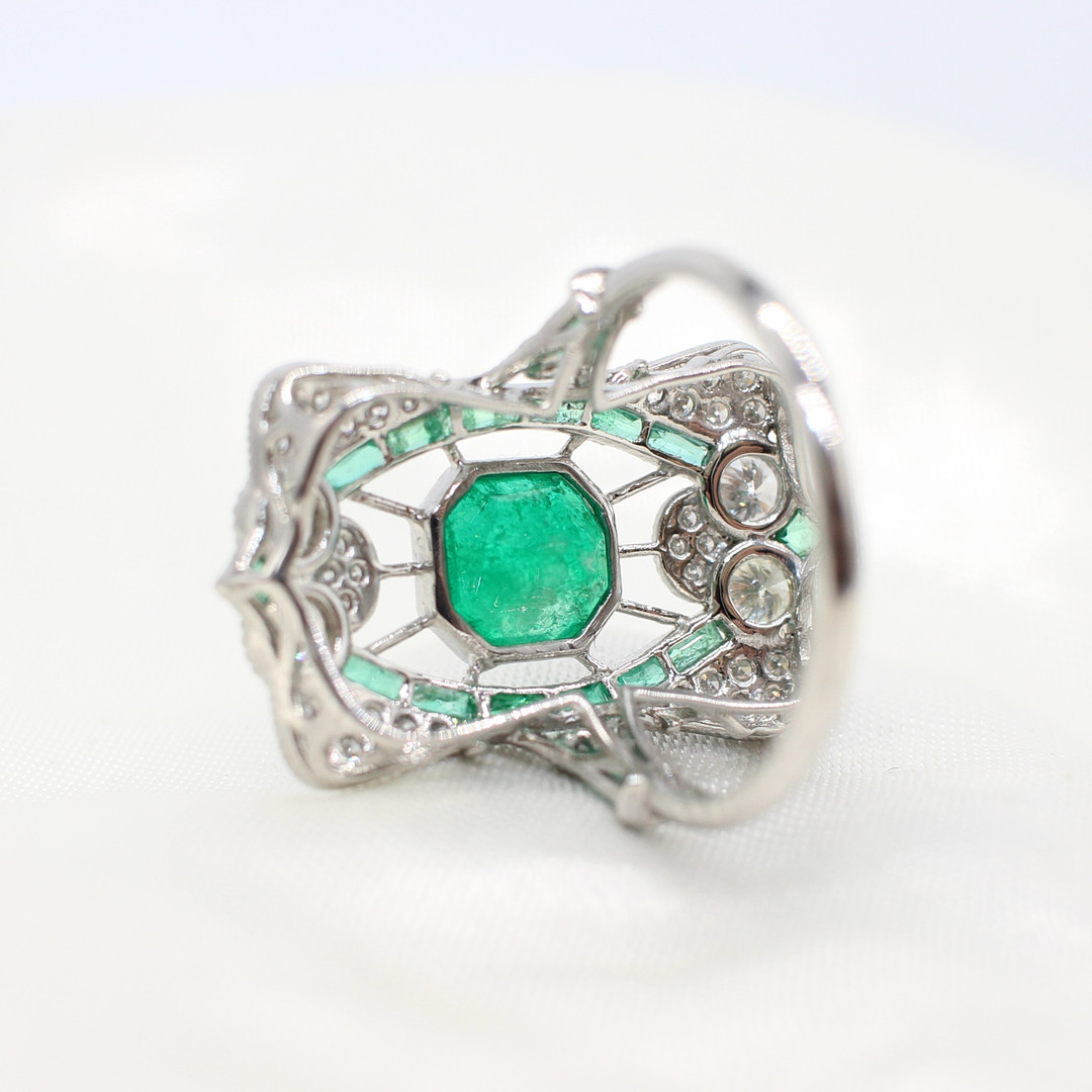 PLATINUM & EMERALD PANEL RING.