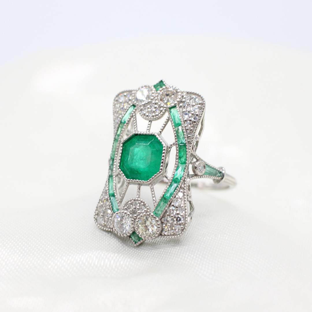 PLATINUM & EMERALD PANEL RING.