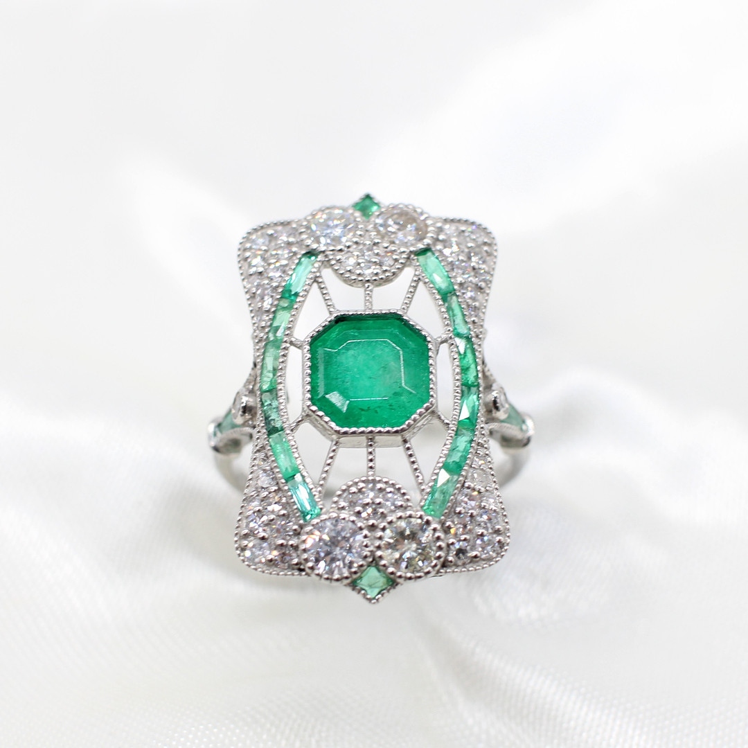 PLATINUM & EMERALD PANEL RING.