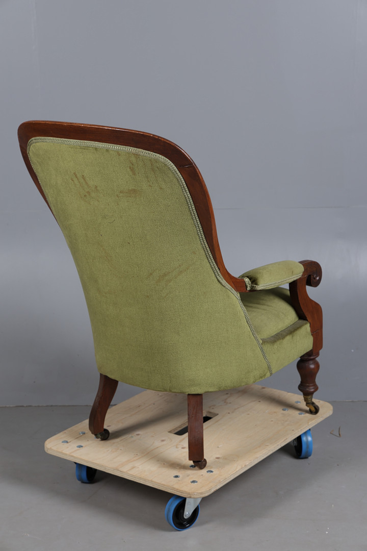 A VICTORIAN MAHOGANY OPEN ARMCHAIR.