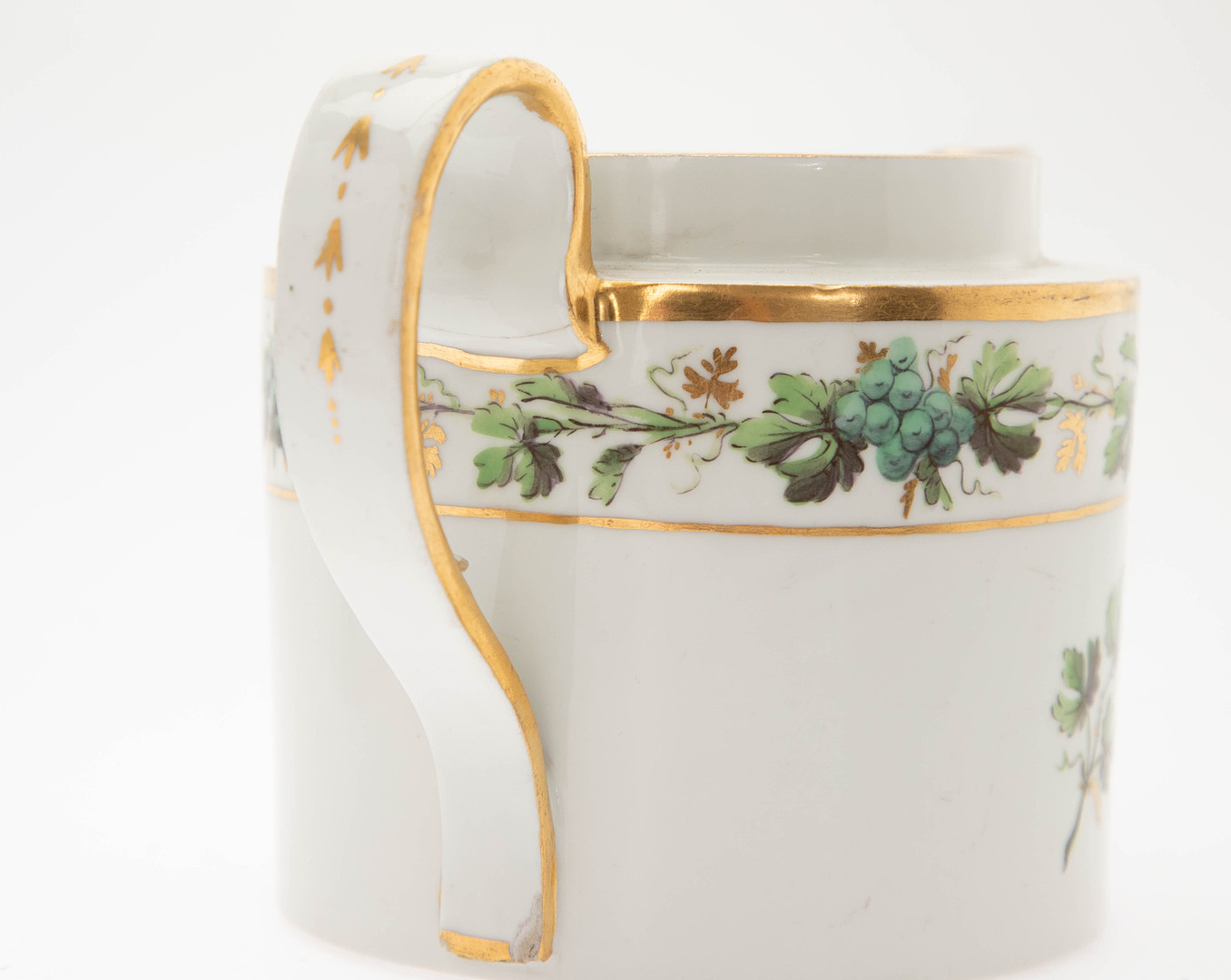 FÜRSTENBERG. Kaffeeservice für fünf Personen mit grünem Weinrankendekor, um 1820.