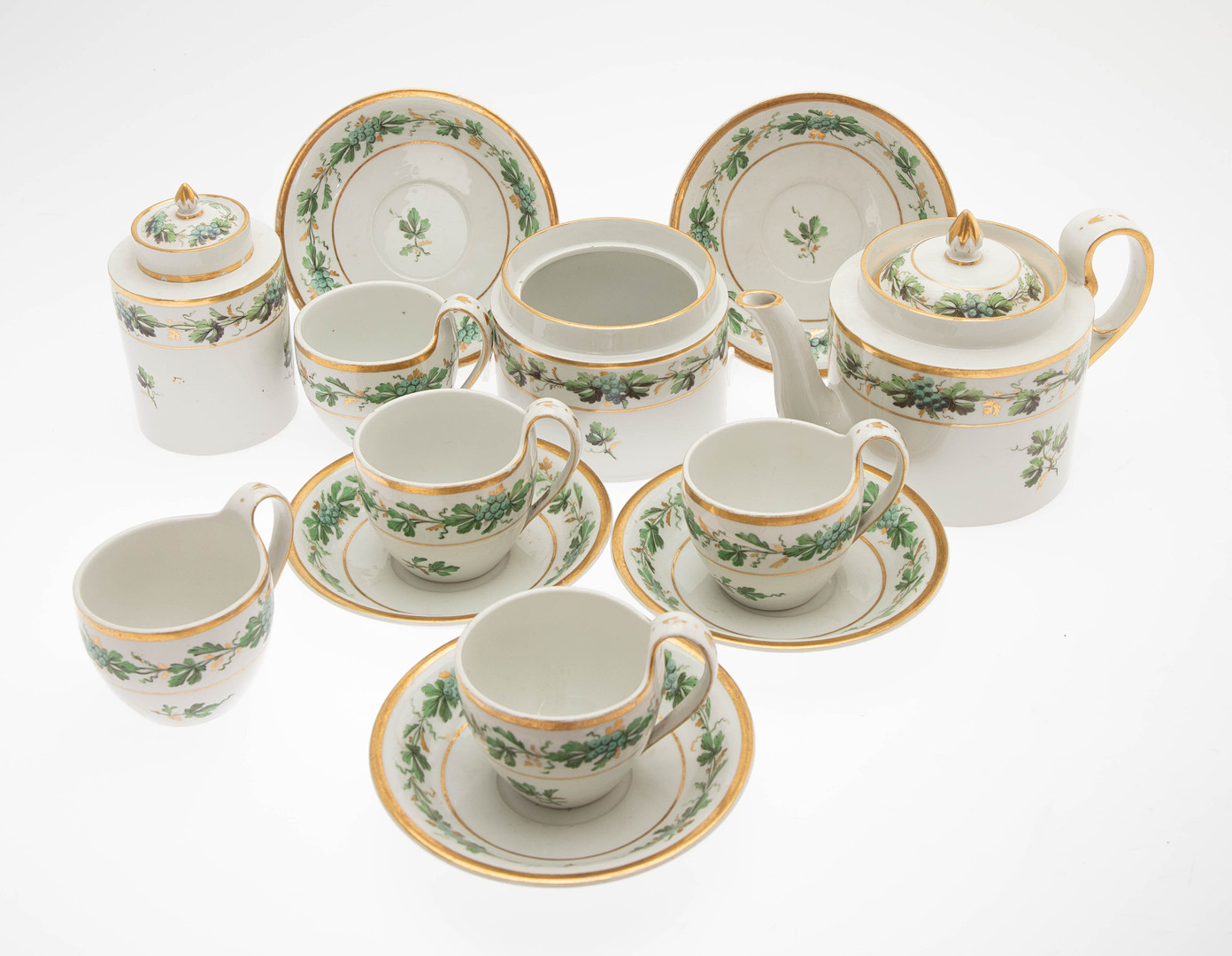 FÜRSTENBERG. Kaffeeservice für fünf Personen mit grünem Weinrankendekor, um 1820.