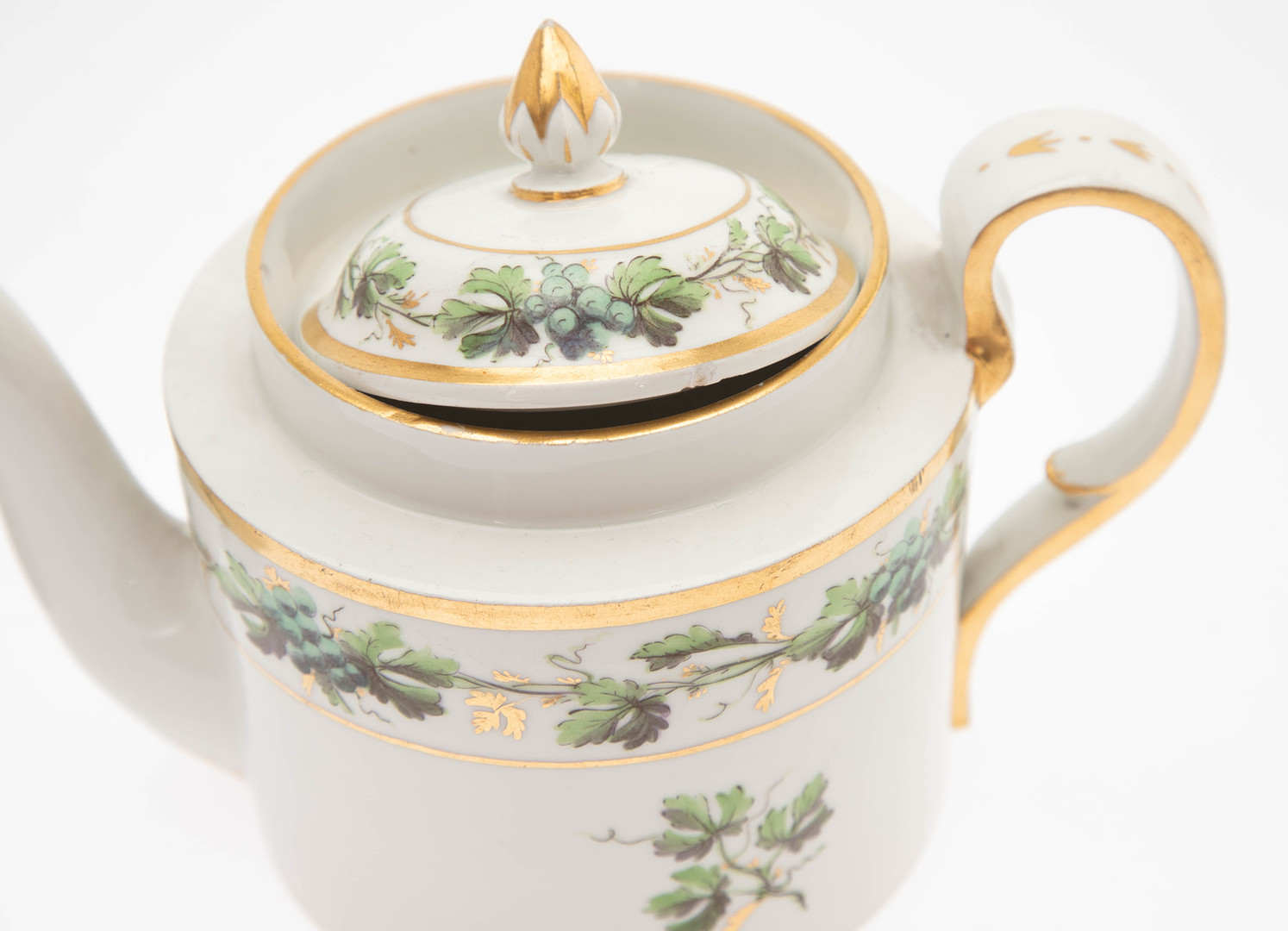 FÜRSTENBERG. Kaffeeservice für fünf Personen mit grünem Weinrankendekor, um 1820.