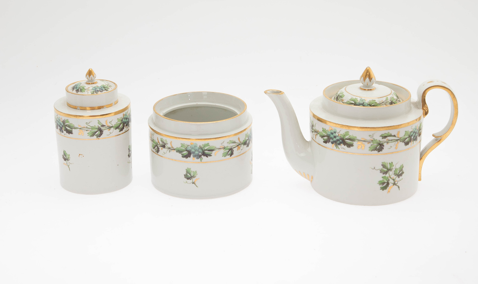 FÜRSTENBERG. Kaffeeservice für fünf Personen mit grünem Weinrankendekor, um 1820.