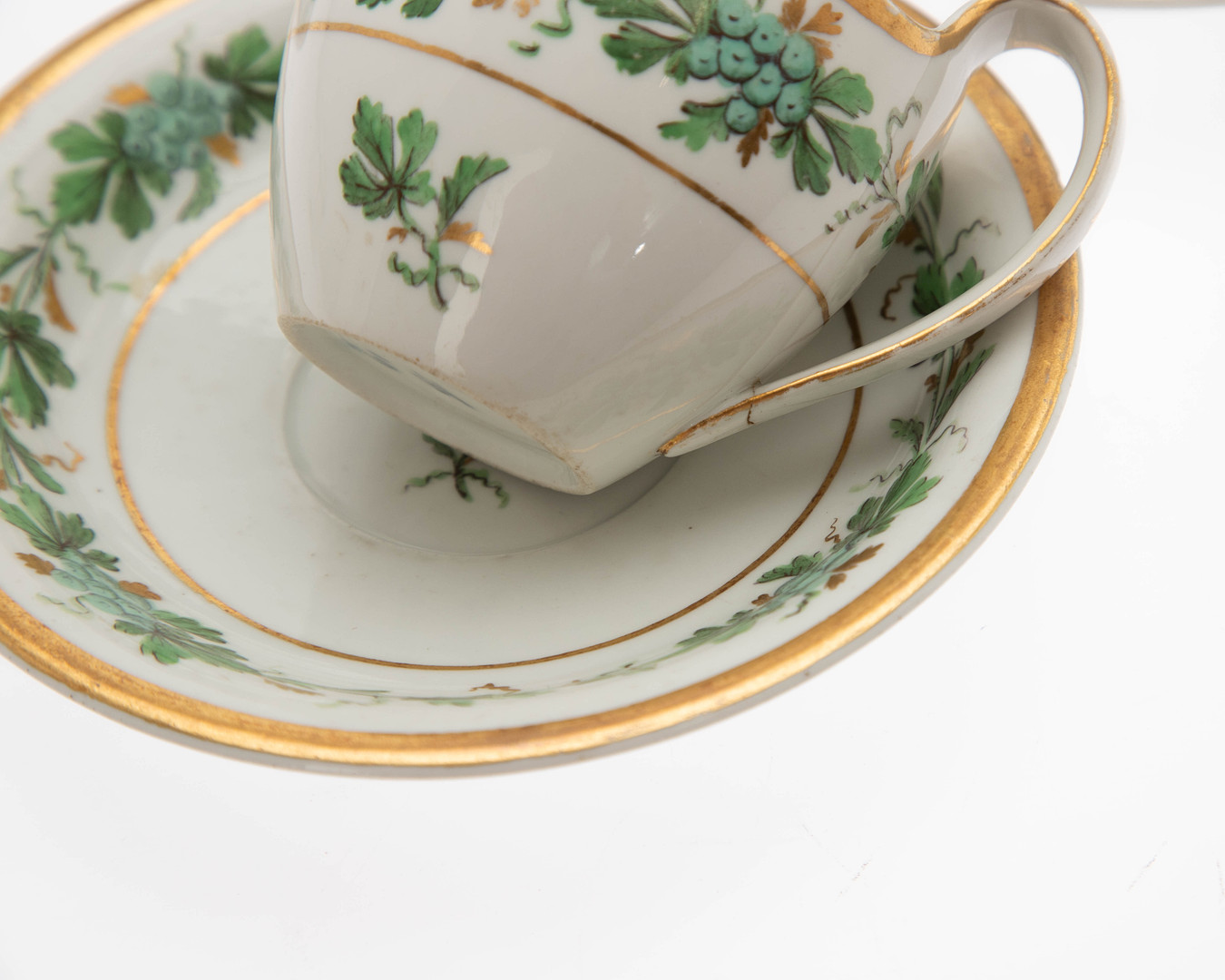 FÜRSTENBERG. Kaffeeservice für fünf Personen mit grünem Weinrankendekor, um 1820.