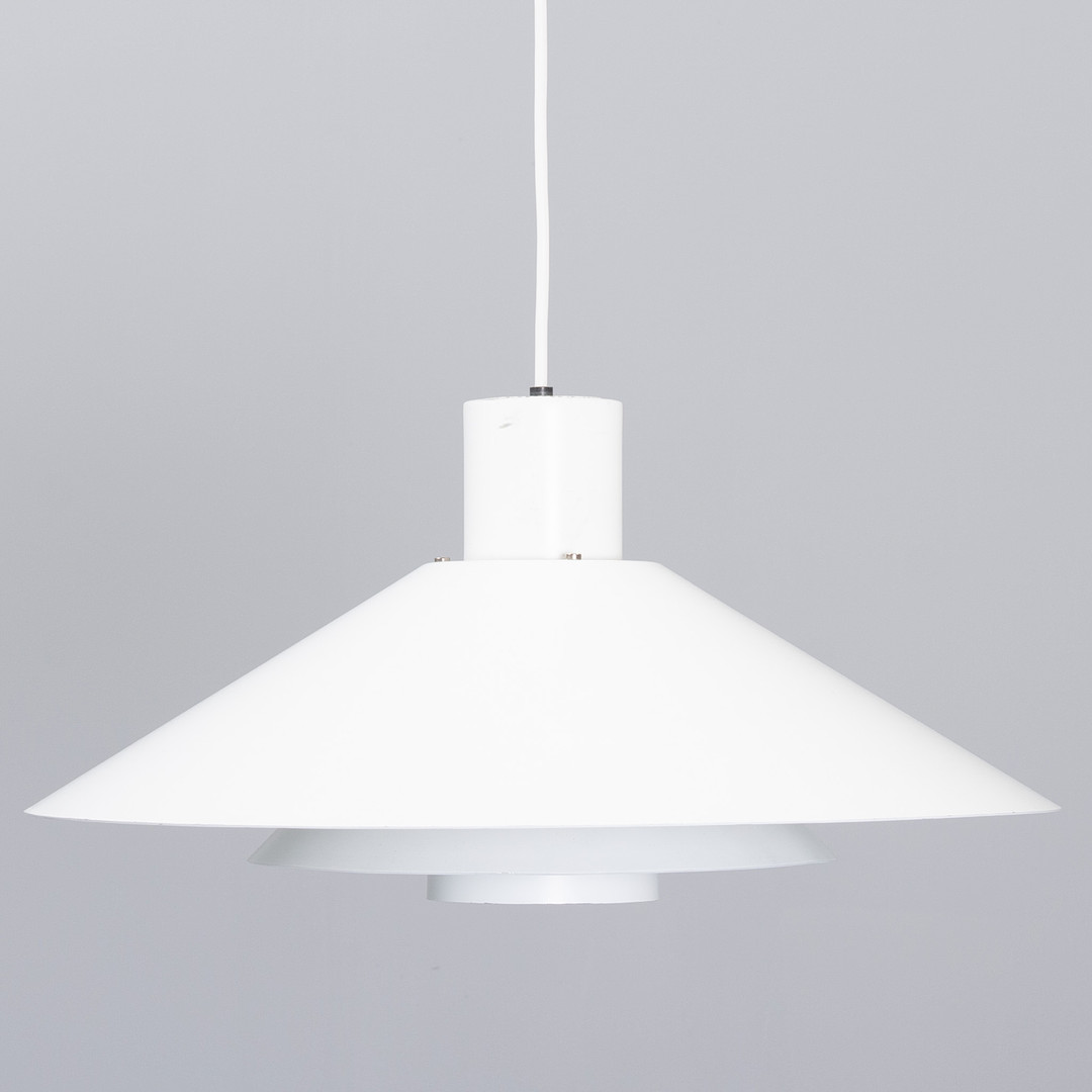 CHRISTIAN HVIDT. "Trapez", loftslampe, hvidlakeret metalplade. Danmark, 1980'erne.