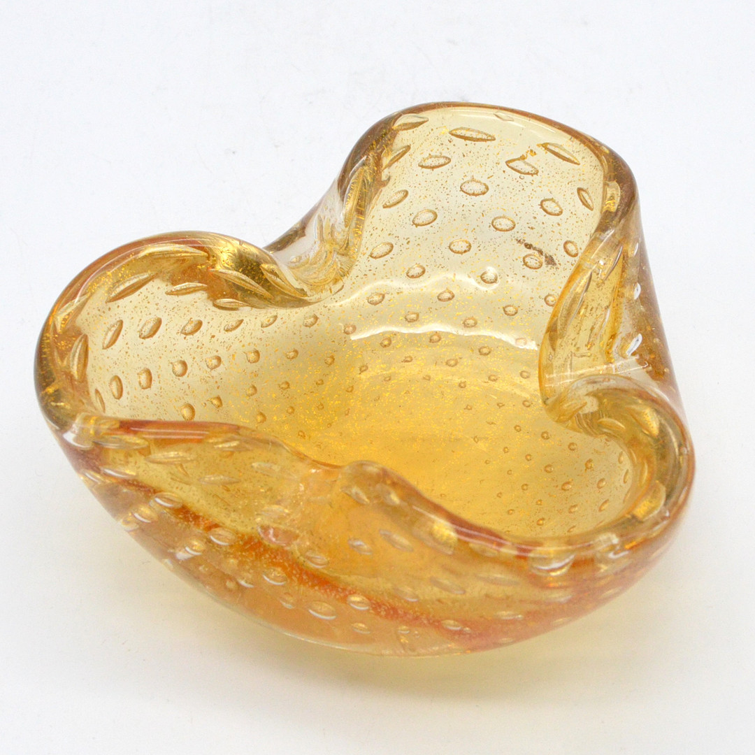 BAROVIER & TOSO. MURANO GLAS SCHALE, STUDIOGLAS MIT GOLDFLITTER, BULLICANTE UND SOMMERSO, ITALIEN, UM 1950.