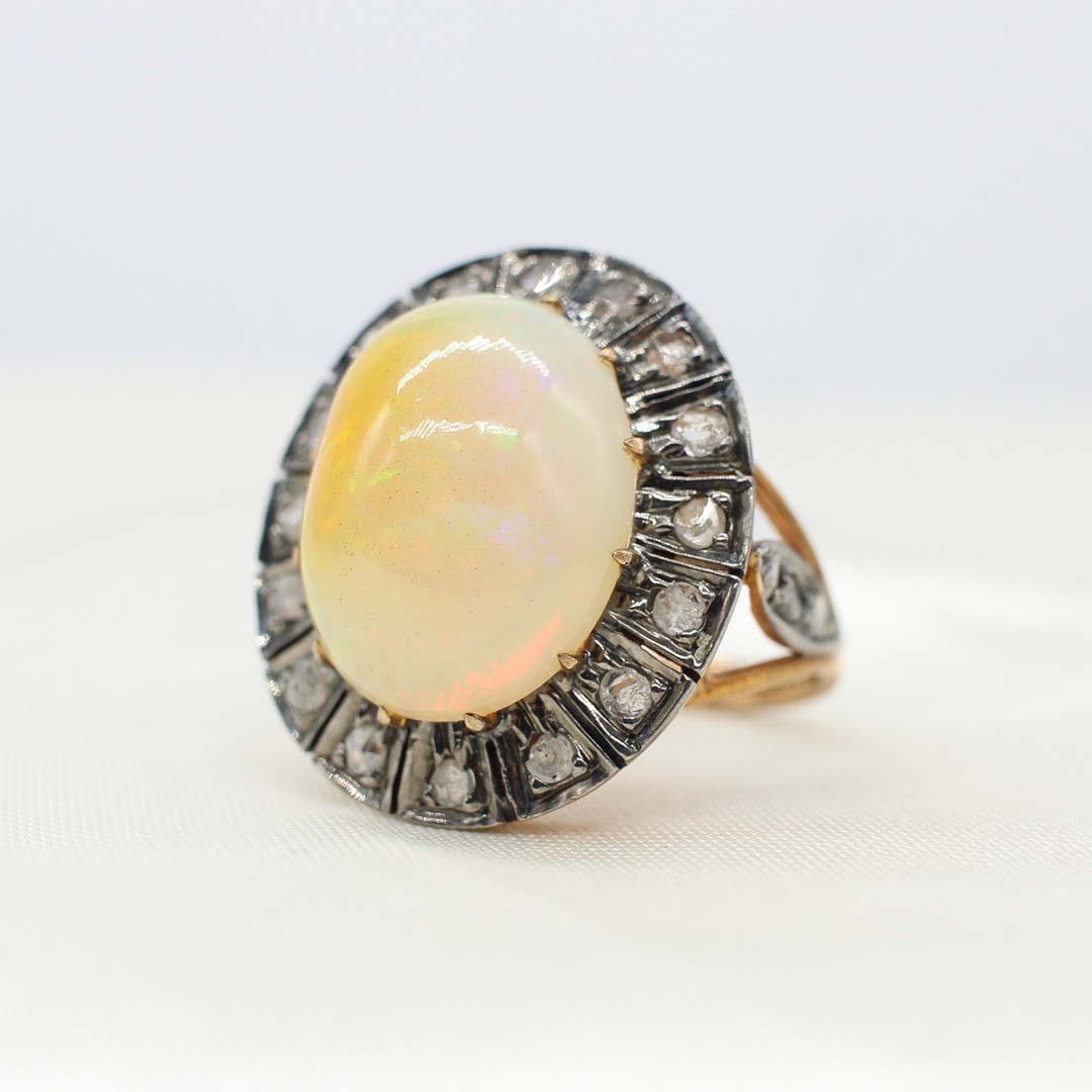 OPAL & DIAMOND RING.