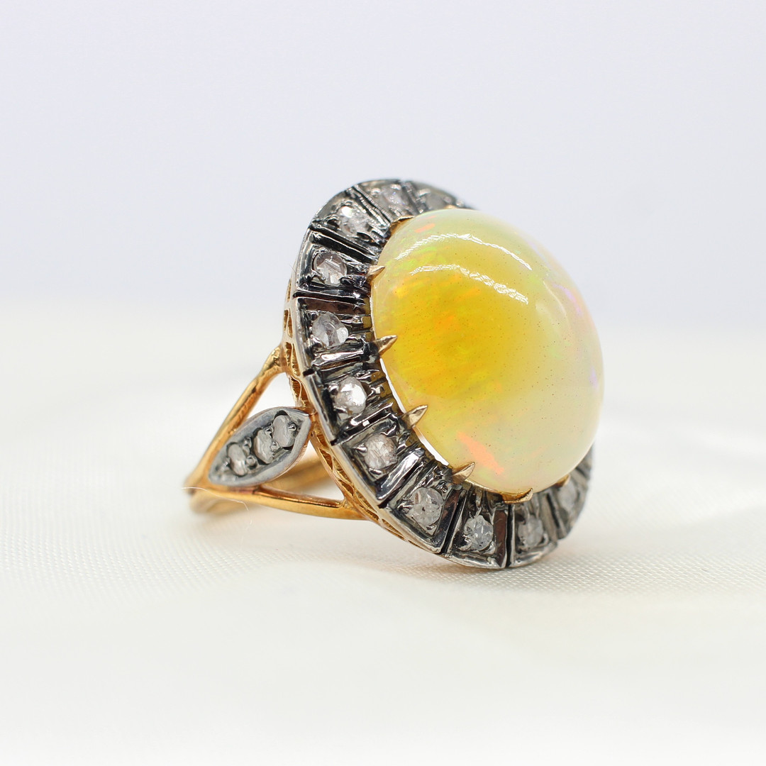 OPAL & DIAMOND RING.