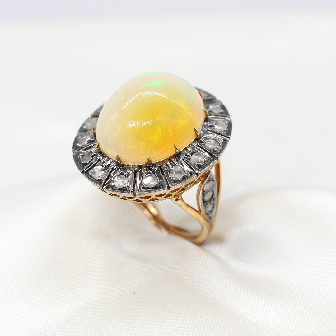 OPAL & DIAMOND RING.