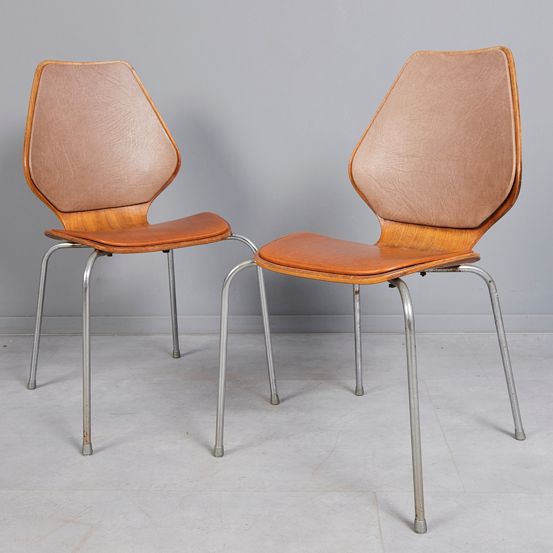 ØIVIND IVERSEN. Møre Lenestolfabrikk, Set Stühle / Esszimmerstühle, Teak, Chromstahl, Leder, Entwurf 1956, Norwegen. (2).