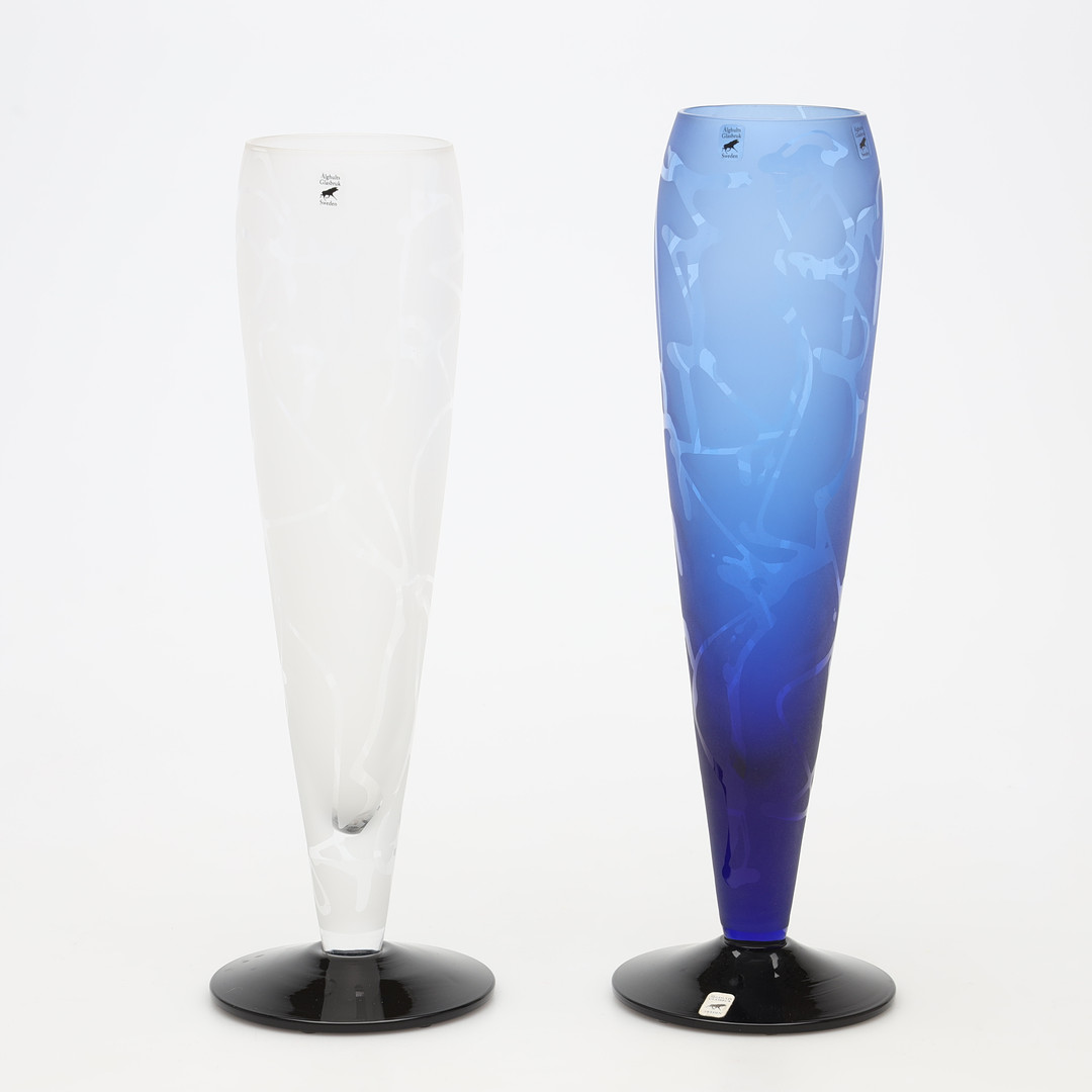 ROLF SINNEMARK. VASER, 2 stycken, glas, Älghults Glasbruk.