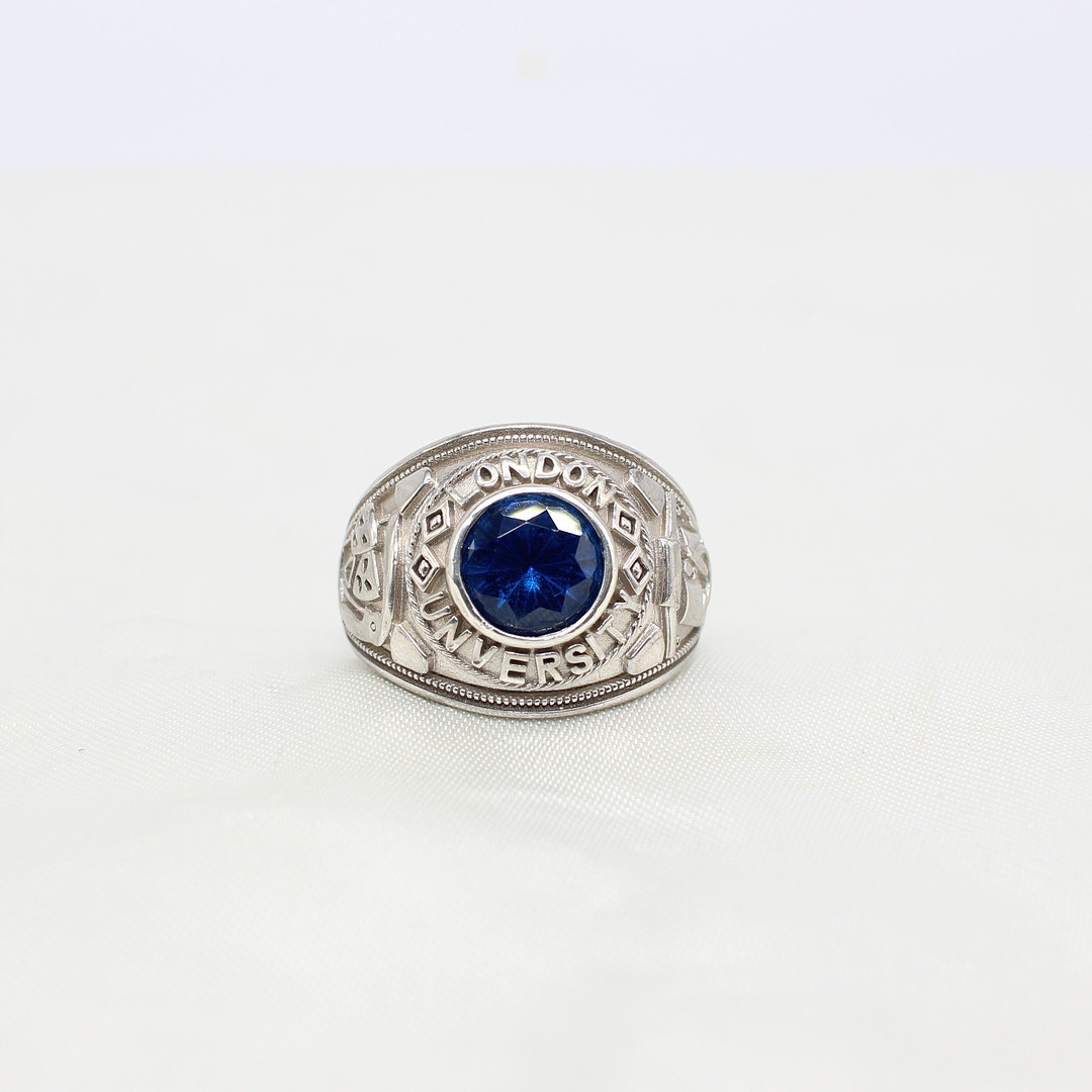 SILVER SIGNET RING WITH BLUE STONE.