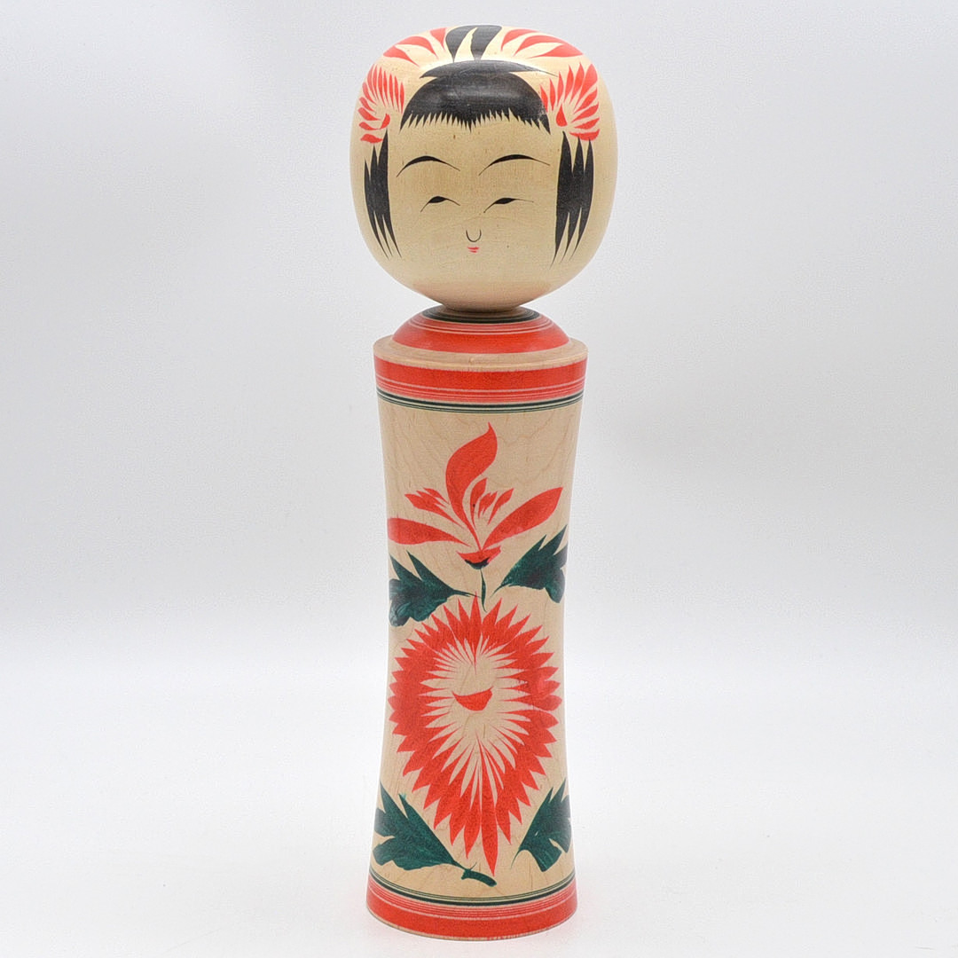 JAPANISCHE KOKESHI-PUPPE, AUS HOLZ, HANDBEMALT, UM 1960.