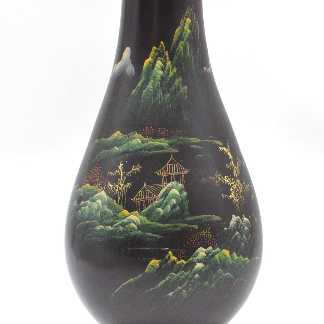 CHINESISCHE VASE, CHINOISERIE-STIL LANDSCHAFT, HOLZ, LACKMALEREI, UM 1970, CHINA.