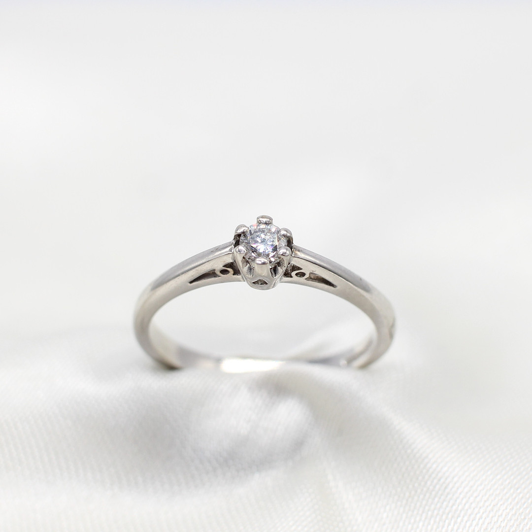 DIAMOND SOLITAIRE RING.