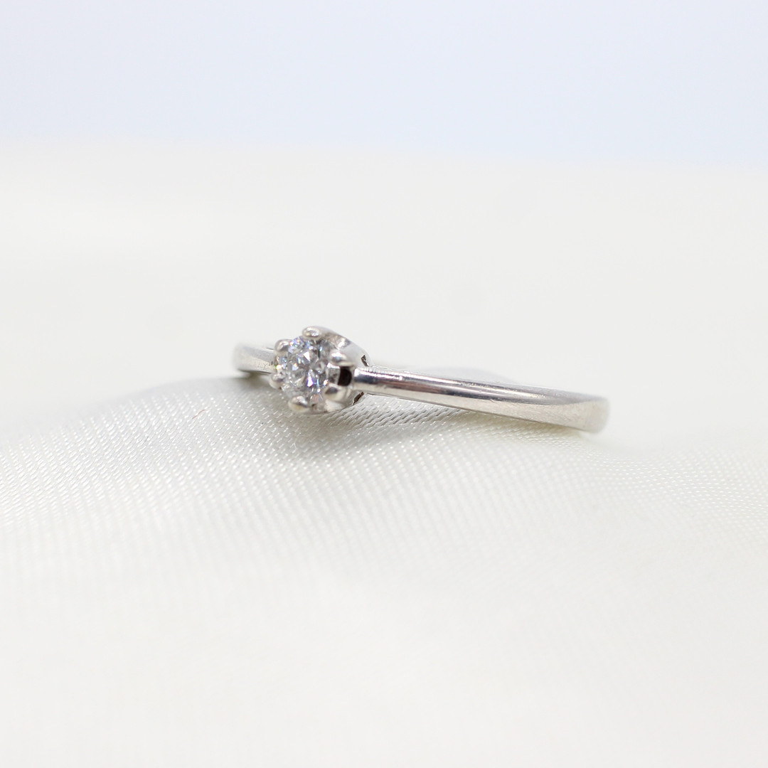 DIAMOND SOLITAIRE RING.
