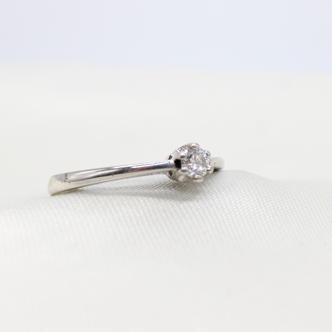 DIAMOND SOLITAIRE RING.