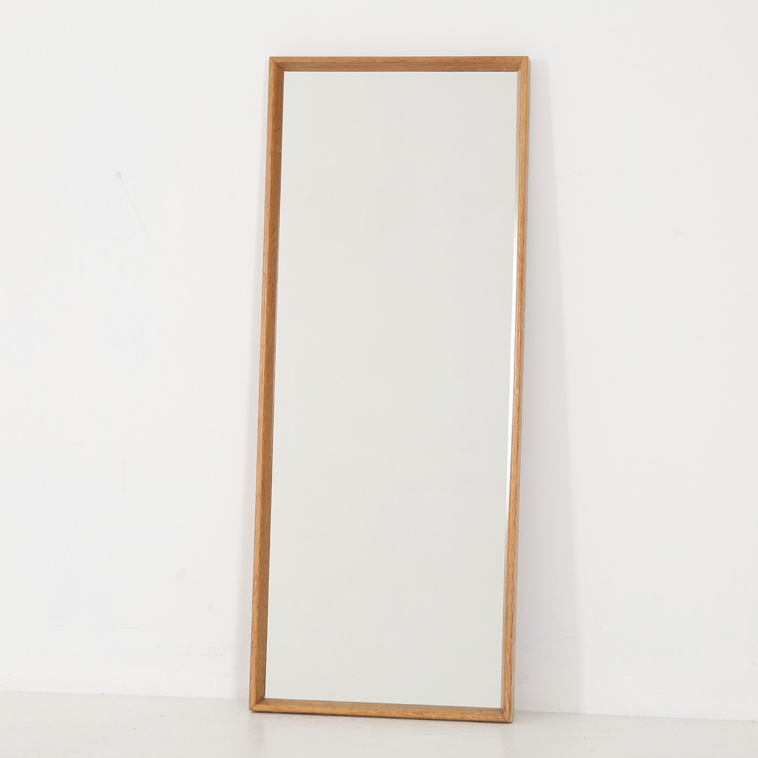 Spegel, 97 cm hög, ek, Nyge-Verken Nyköping, 1960-tal.