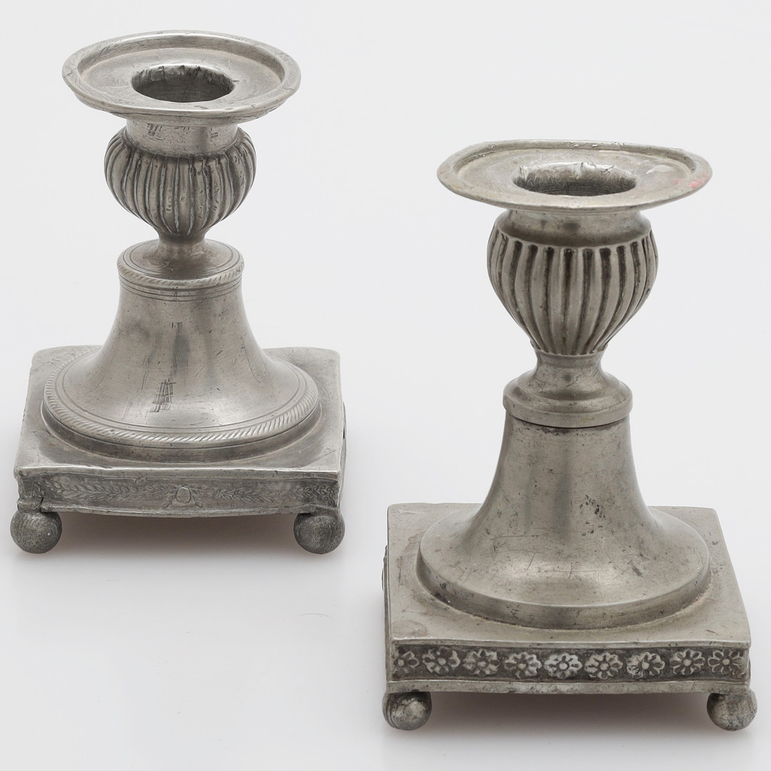 MATHIAS NORLING, NICLAS AHNSTRÖM. Ljusstakar, 2 st, tenn, empire, Jönköping, Växjö, 1800-tal, signerade.