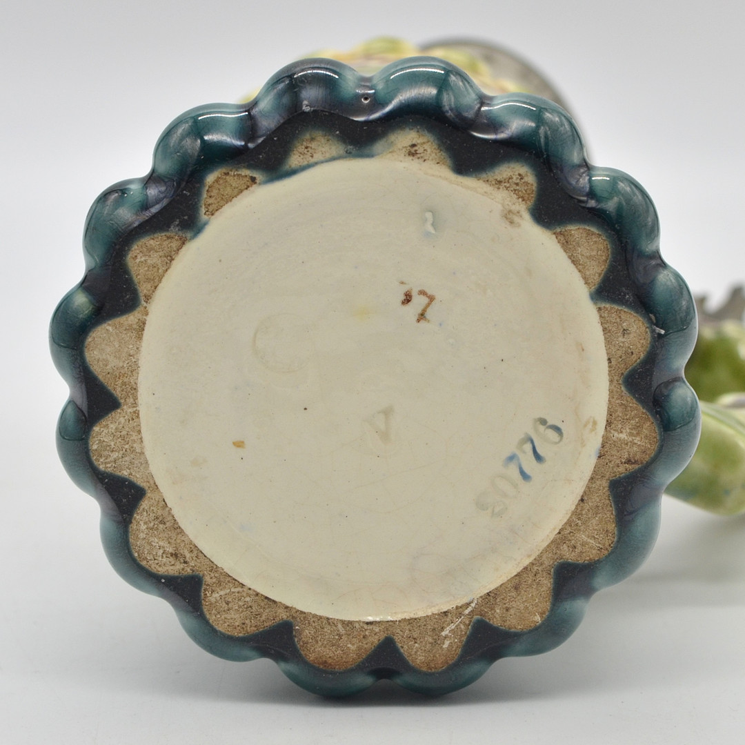 RUDOLF DITMAR ZNAIM. JUGENDSTIL BIERKRUG, KERAMIK, RELIEFIERT, FARBIG GEFASST, HANDBEMALT, RELIEFIERTER ZINNDECKEL, UM 1900.