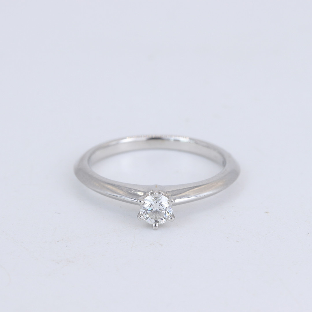 TIFFANY DIAMOND SOLITAIRE RING.