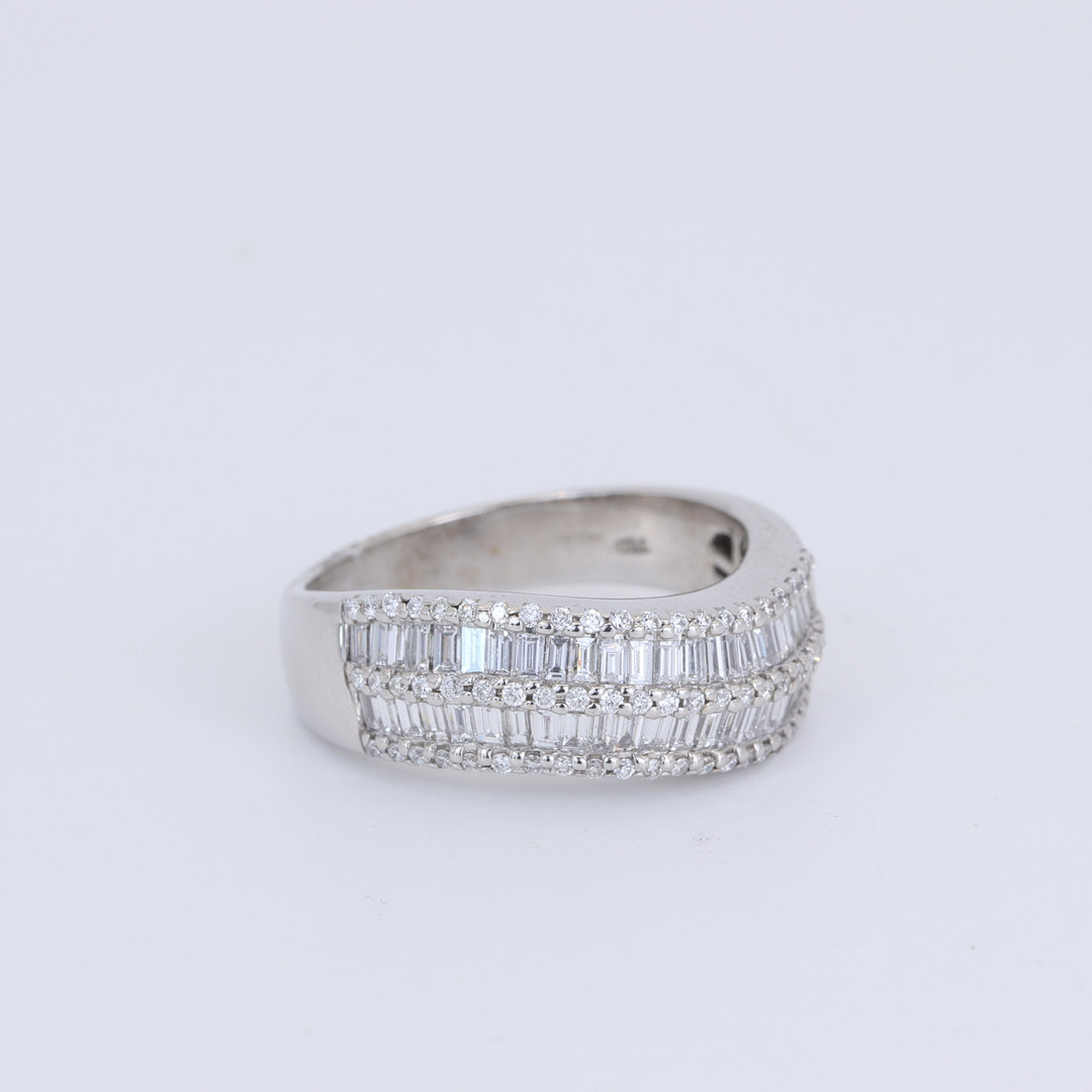 18CT GOLD 1.6CT DIAMOND RING.