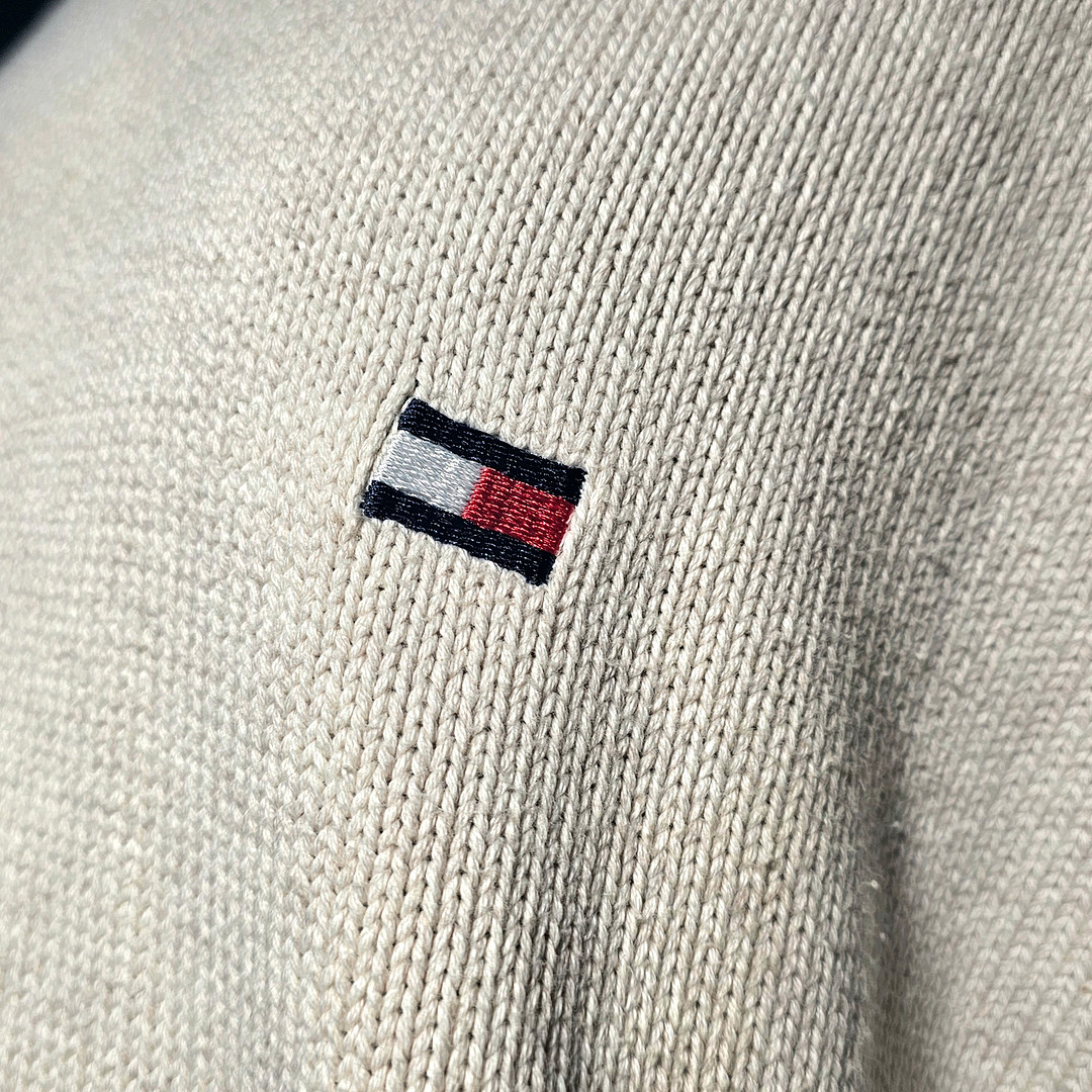 TOMMY HILFIGER. Jersey de algodón color marfil. Talla M.