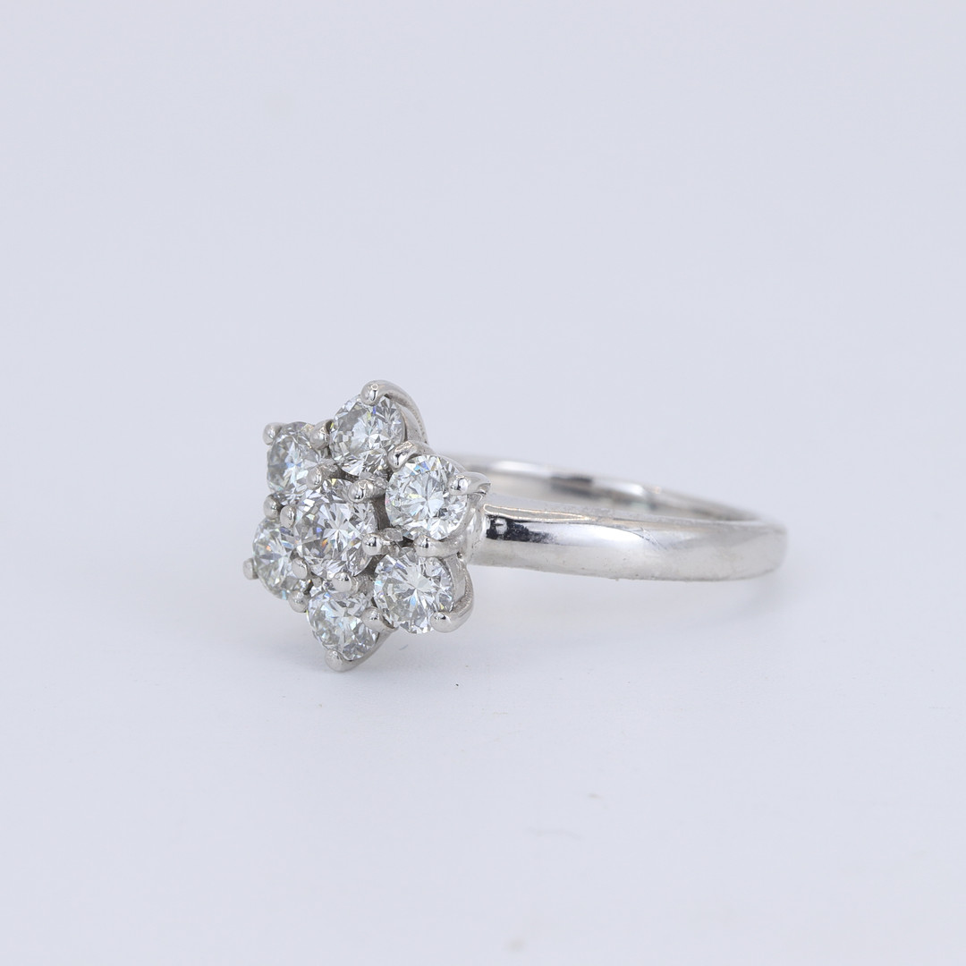 1.44CT DIAMOND SET RING.