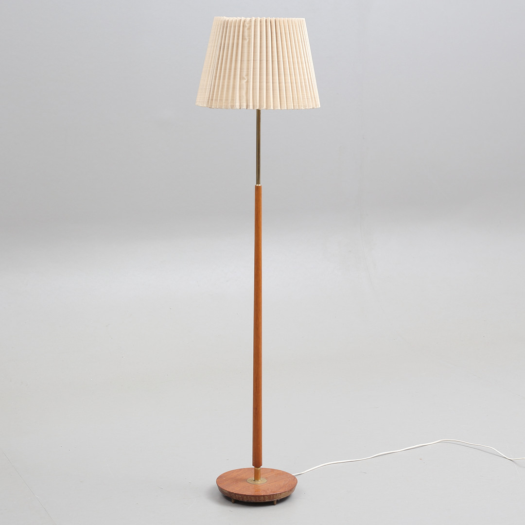 GOLVLAMPA, teak samt mässing, ÖA Örsjö Armaturer, typ 30.