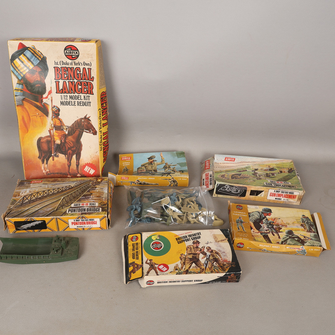 A COLLECTION OF AIRFIX MODELS (QTY).