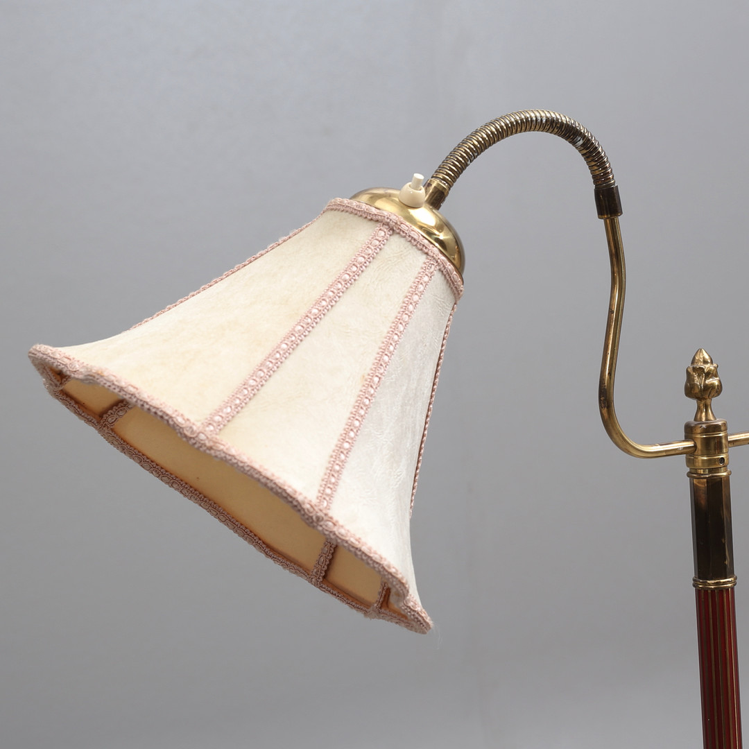 GOLVLAMPA, tvåarmad, 1900-talets mitt.