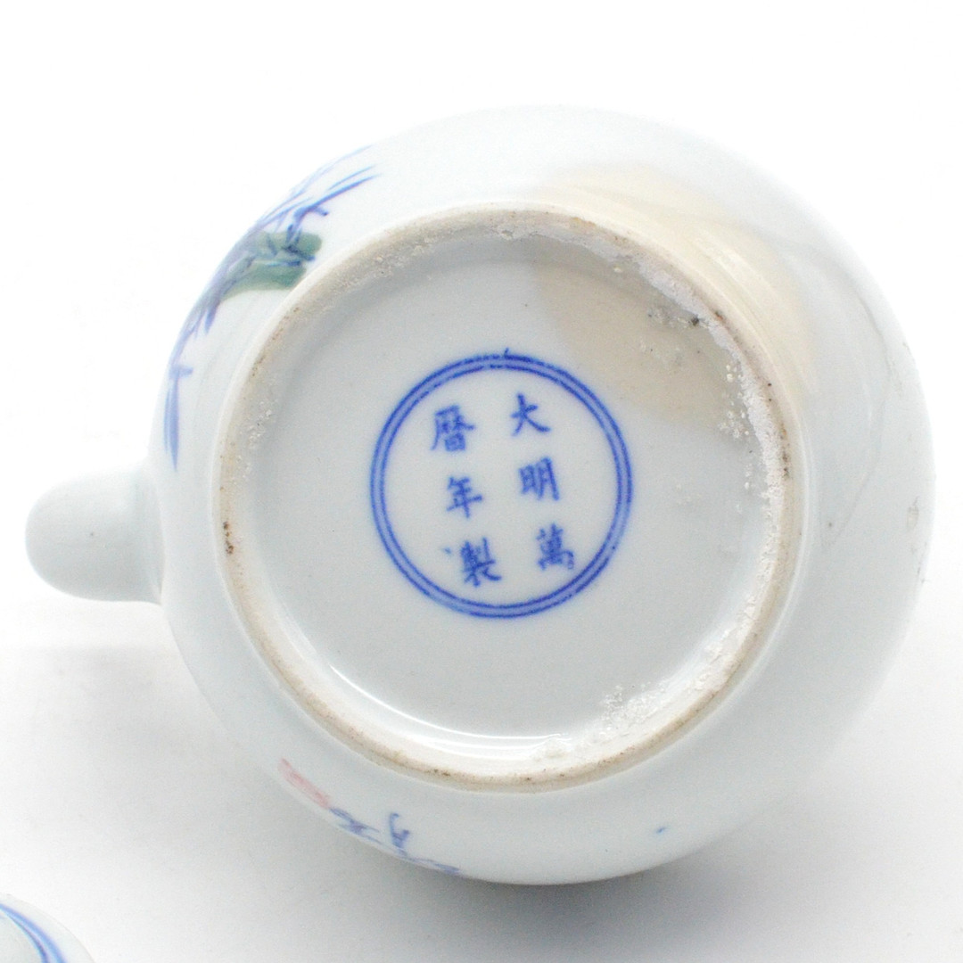 CHINESISCHE TEEKANNE, BAMBUS-MOTIV, PORZELLAN, BLAU AUF WEISS, 20. JAHRHUNDERT.