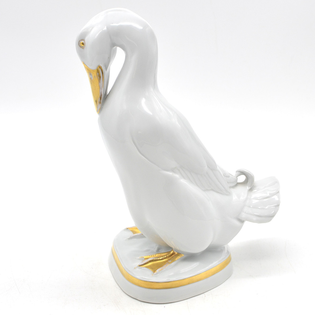 KUNSTPORZELLANE METZLER & ORTLOFF, GANS, MODELLNUMMER: 3160/3, PORZELLANFIGUR MIT GOLDMALEREI, ILMENAU, UM 1920.