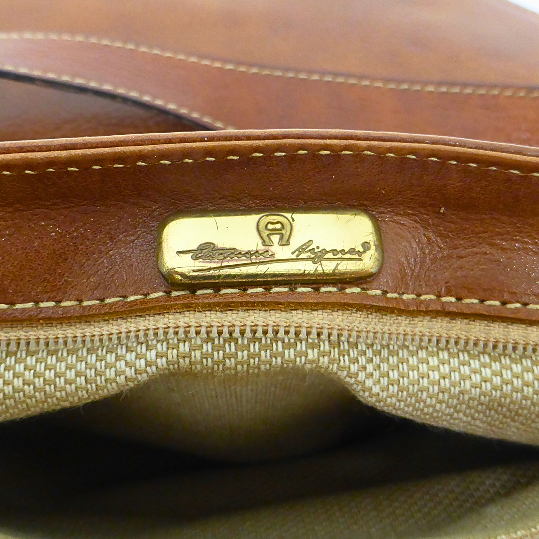 ETIENNE AIGNER LEDER-SATTELTASCHE IN COGNACBRAUN.