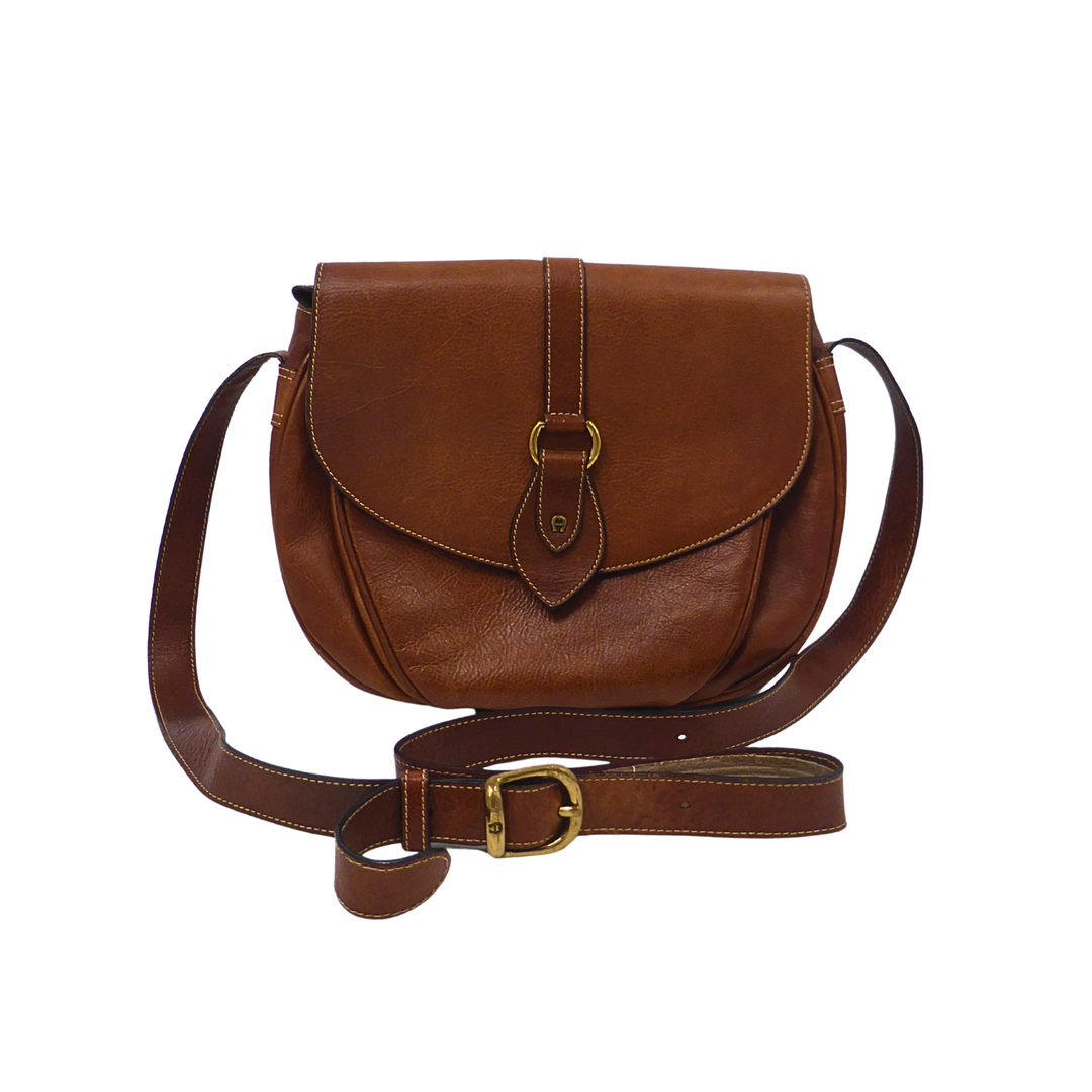 ETIENNE AIGNER LEDER-SATTELTASCHE IN COGNACBRAUN.