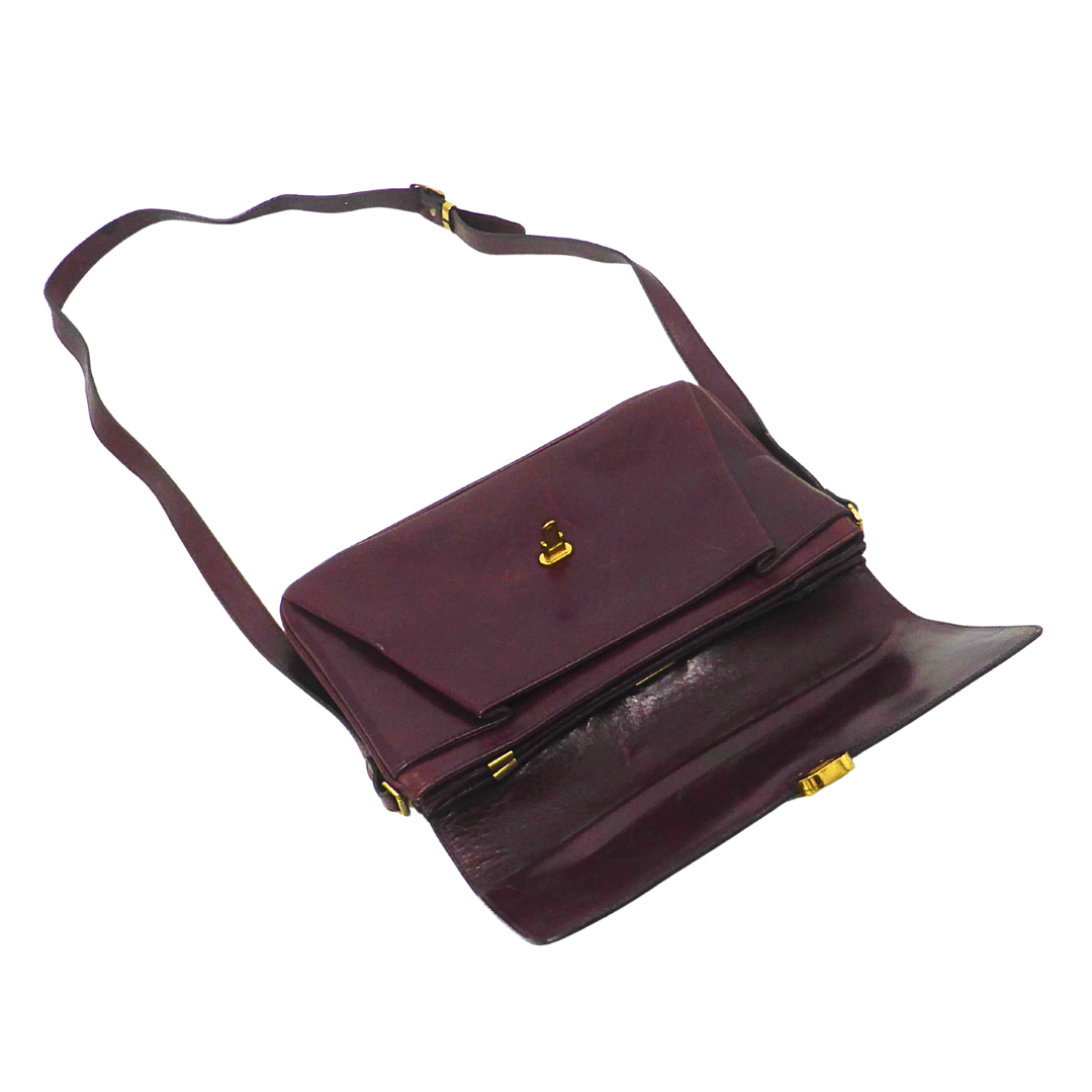 ETIENNE AIGNER LEDER-SCHULTERTASCHE IN BORDEAUXROT.